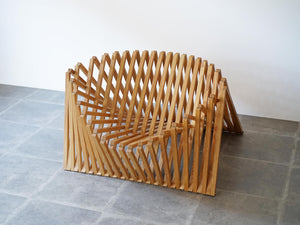 オランダ モダンデザイン デザイナーズチェア Robert van Embricqs Rising Chair ライジングチェアの立体的な座面