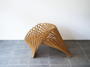 オランダモダンデザイン デザイナーズチェア Robert van Embricqs Rising Chair ライジングチェアの側面やや上から