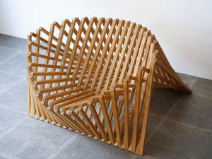 オランダ モダンデザイン デザイナーズチェア Robert van Embricqs Rising Chair ライジングチェアの座面をたくさんの柱で曲線を作る