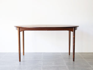 イブ・コフォード・ラーセンのダイニングテーブル 高級材木ローズウッド Ib Kofod-Larsen Oval Table of rosewood 北欧デザインのテーブル