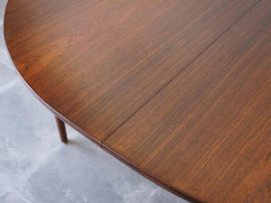 イブ・コフォード・ラーセンのダイニングテーブル 高級材木ローズウッド Ib Kofod-Larsen Oval Table of rosewood 北欧デザインのテーブル　傷やシミあり