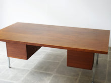 画像をギャラリービューアに読み込む, Hans J Wegner Johannes Hansen ハンスjウェグナーのデスク デスクの背面から見た様子
