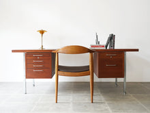 画像をギャラリービューアに読み込む, Hans J Wegner Johannes Hansen ハンスjウェグナーのデスク ヨハネスハンセン製チーク材のデスクとThe chair JH503
