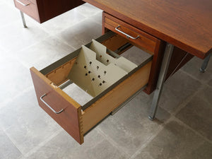 Hans J Wegner Johannes Hansen ハンスjウェグナーのデスク 右側の引き出し上から2番目