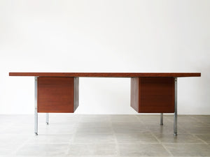Hans J Wegner Johannes Hansen ハンスjウェグナーのデスク デスクの背面も化粧板で対面で使える