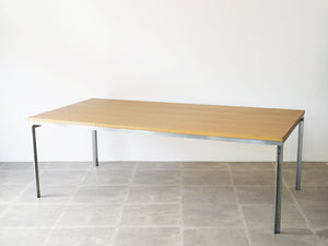 ポール・ケアホルム PK51テーブル デスク EKC製 Poul Kjærholm PK51 table desk ケアホルムのワークテーブルの斜めやや上から