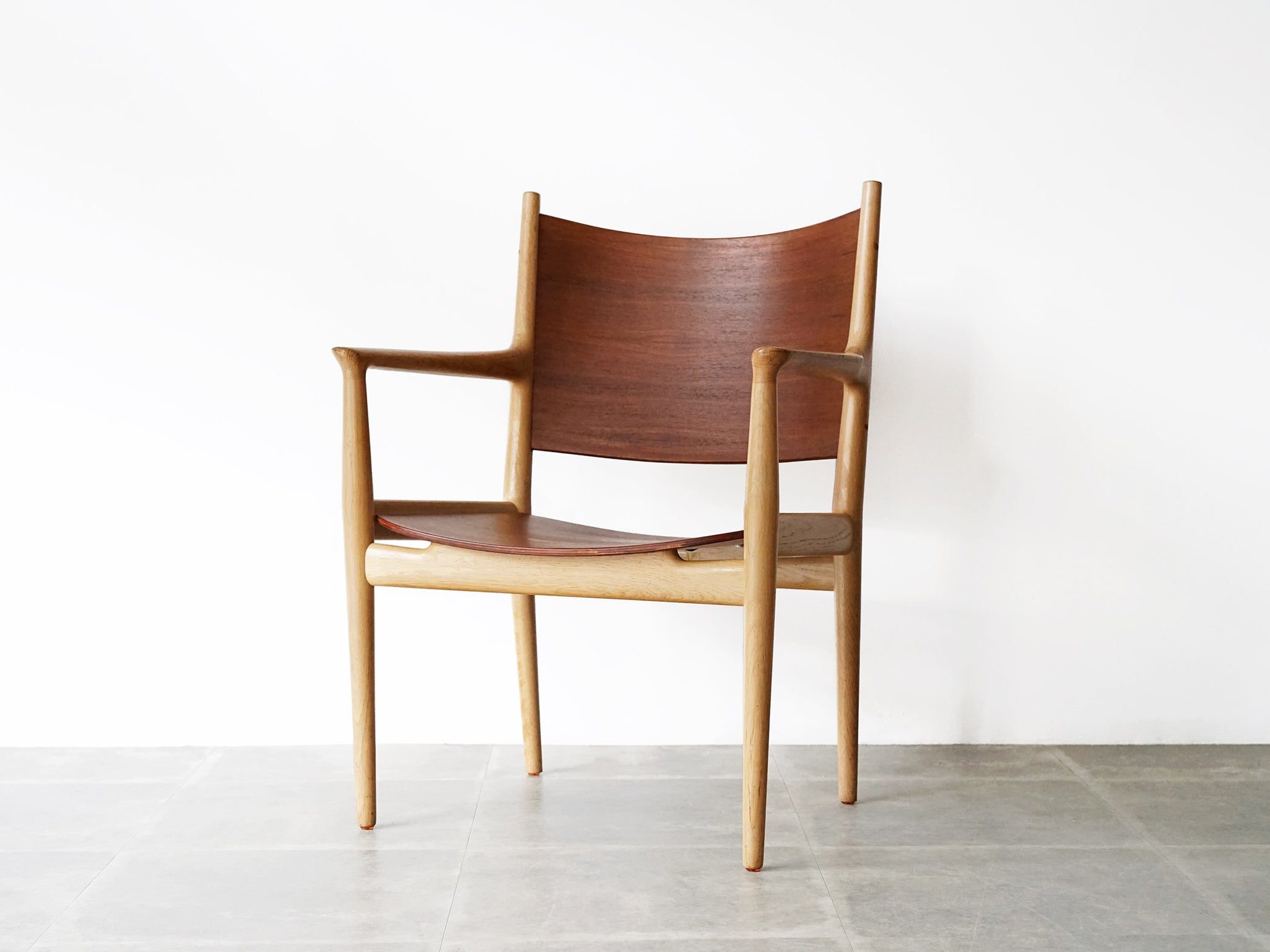 Hans J. Wegner（ハンス・J・ウェグナー) JH513アームチェア Johannes Hansen製ヴィンテージ名作チェア｜ デザイナーズ チェア・北欧家具・ヴィンテージ家具のKONDO