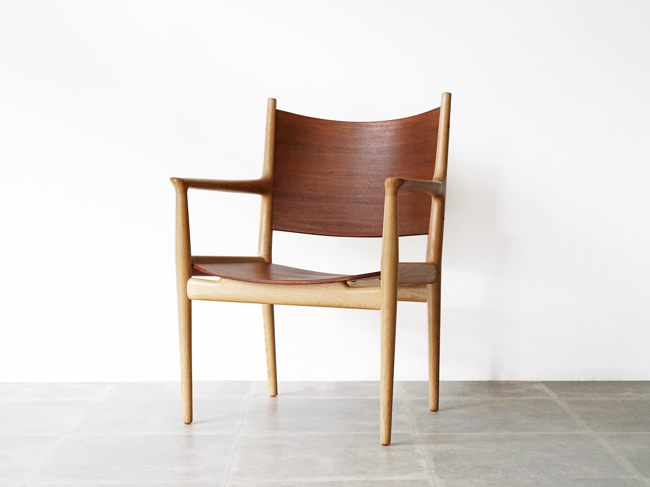 Hans J. Wegner（ハンス・J・ウェグナー) JH513アームチェア Johannes Hansen製ヴィンテージ名作チェア｜  デザイナーズチェア・北欧家具・ヴィンテージ家具のKONDO