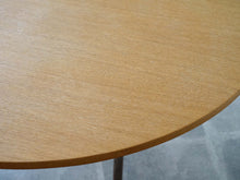 画像をギャラリービューアに読み込む, ポール・ケアホルムのテーブル 丸テーブル北欧 Poul Kjærholm PK39 Table  ナチュラルなオーク材の天板
