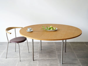 ポール・ケアホルムのテーブル 丸テーブル北欧 Poul Kjærholm PK39 Table テーブルとウェグナーの椅子PP701