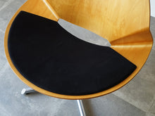 画像をギャラリービューアに読み込む, Christina Strand Fredericia Rex Chair モデル10020 クリスティーナ ストランド  フレデリシア 北欧デザイン イージーチェアの座面
