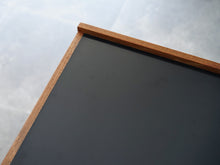画像をギャラリービューアに読み込む, ハンスJウェグナー JH585 電話台 サイドテーブル Hans J Wegner  テーブルの天面は黒のフォーマイカ（メラミン）
