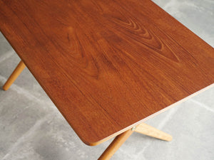 ハンスJウェグナーのX-ledテーブルAT308 Hans J. Wegner AT308 Table テーブルの天板　チークの木目