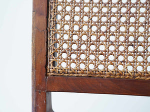 フリッツ・ヘニングセンのマホガニーとレザーと籐のダイニングチェア　北欧ビンテージ　椅子の背もたれの籐とマホガニーのフレーム