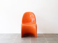 画像をギャラリービューアに読み込む, パントンチェア ハーマンミラー製ビンテージ オレンジ Verner Panton Panton Chair ヴェルナー・パントンの名作チェア オレンジカラー 椅子の正面
