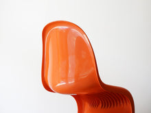 画像をギャラリービューアに読み込む, パントンチェア ハーマンミラー製ビンテージ オレンジ Verner Panton Panton Chair ヴェルナー・パントンの名作チェア オレンジカラー 椅子の背面
