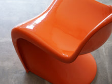 画像をギャラリービューアに読み込む, パントンチェア ハーマンミラー製ビンテージ オレンジ Verner Panton Panton Chair ヴェルナー・パントンの名作チェア オレンジカラー 椅子の裏側
