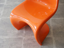 画像をギャラリービューアに読み込む, パントンチェア ハーマンミラー製ビンテージ オレンジ Verner Panton Panton Chair ヴェルナー・パントンの名作チェア オレンジカラー 椅子の座面から脚
