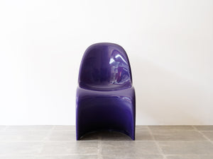 パントンチェア ヴィンテージ ハーマンミラー パープル 廃盤 紫 ヴェルナー・パントン Verner Panton Panton Chair purple herman miller 椅子の正面