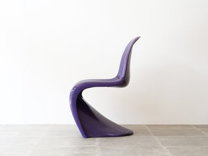 パントンチェア ヴィンテージ ハーマンミラー パープル 廃盤 紫 ヴェルナー・パントン Verner Panton Panton Chair purple herman miller 椅子の側面