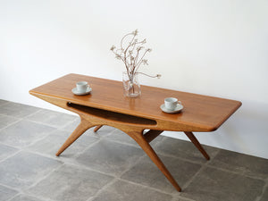 ヨハネス・アンダーセン スマイルテーブル ローテーブル北欧デザイン Johannes Andersen Model 206A コーヒーテーブルとして