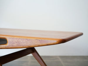ヨハネス・アンダーセン スマイルテーブル ローテーブル北欧デザイン Johannes Andersen Model 206A テーブルの端