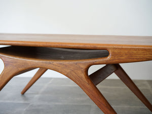 ヨハネス・アンダーセン スマイルテーブル ローテーブル北欧デザイン Johannes Andersen Model 206A テーブルの笑っているような中棚