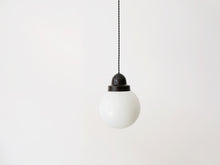 画像をギャラリービューアに読み込む, ペンダントランプ デンマークデザイン 白いガラスの照明 丸い吊り下げ照明 Danish design sphere shaped pendant lamp
