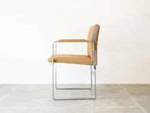 画像をギャラリービューアに読み込む, Hans J Wegner JH811 Johannes Hansen ハンス ウェグナー ヨハネス ハンセン 北欧ヴィンテージ スチール レザー アームチェアの側面
