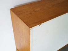 画像をギャラリービューアに読み込む, Børge Mogensen Cabinet with two doors

