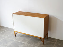 画像をギャラリービューアに読み込む, Børge Mogensen Cabinet with two doors
