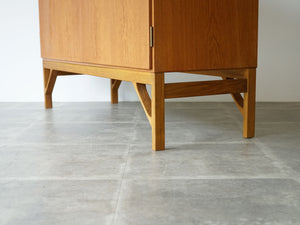 Børge Mogensen Cabinet 232 with two doors CMMadsen ボーエモーエンセン　扉付きのキャビネット 真鍮製の取手 　戸棚ヴィンテージ 棚の脚