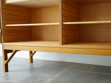 画像をギャラリービューアに読み込む, Børge Mogensen Cabinet with two doors
