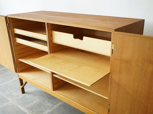 Børge Mogensen Cabinet 232 with two doors CMMadsen ボーエモーエンセン　扉付きのキャビネット 真鍮製の取手 　戸棚ヴィンテージ 棚板も高さ調節ができる