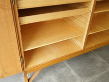 画像をギャラリービューアに読み込む, Børge Mogensen Cabinet with two doors
