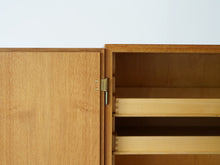 画像をギャラリービューアに読み込む, Børge Mogensen Cabinet with two doors
