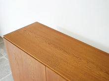 画像をギャラリービューアに読み込む, Børge Mogensen Cabinet 232 with two doors CMMadsen ボーエモーエンセン　扉付きのキャビネット 真鍮製の取手 　戸棚ヴィンテージ 棚の天面

