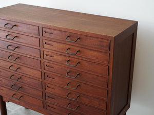 ヴィルヘルム・ラウリッツェン チェスト 引き出し 収納 アンティーク レトロ 北欧ビンテージ Vilhelm Lauritzen Chest デンマークデザインのチェストの右上部