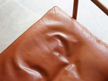 画像をギャラリービューアに読み込む, Ole Wanscher Colonial Chair PJ149 P Jeppesen オーレ ヴァンシャー  コロニアルチェア ピー ジャプセン  マホガニー アームチェアの座面
