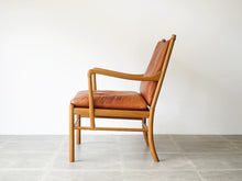 画像をギャラリービューアに読み込む, Ole Wanscher Colonial Chair PJ149 P Jeppesen オーレ ヴァンシャー  コロニアルチェア ピー ジャプセン  マホガニー アームチェアの側面
