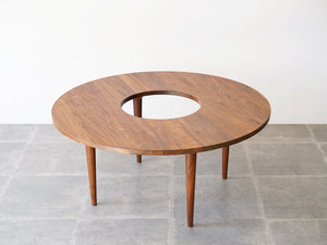 ナナディッツェルの丸テーブル 北欧デザインインテリア センターテーブル Nanna Ditzel Model ND126 Table テーブルの中央のトレイを外した様子