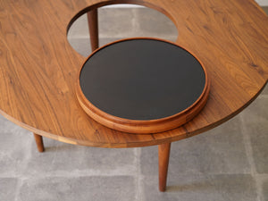 ナナディッツェルの丸テーブル 北欧デザインインテリア センターテーブル Nanna Ditzel Model ND126 Table テーブルの中央に取り外せるトレイ　裏側