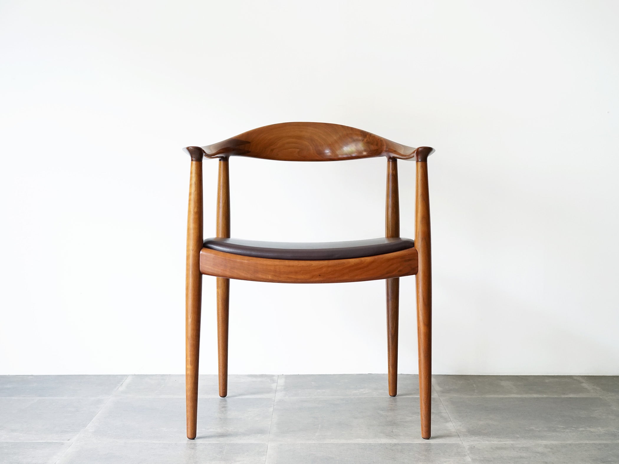 Hans J. Wegner（ハンスJ.ウェグナー) JH503 ザチェア ウォルナット レザー チャコールJohannes Hansen製  オリジナルコンディション 名作椅子｜ 北欧家具・ヴィンテージ家具 KONDO