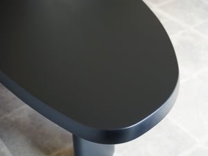シャルロット・ペリアンのテーブル 自由な形シリーズ Charlotte Perriand Forme Libre Table 大きなダイニングテーブル デザイナーズテーブル テーブルのマットな黒い天板