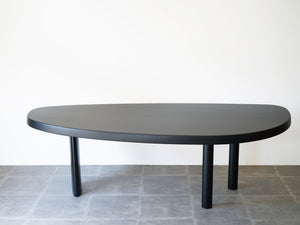 シャルロット・ペリアンのテーブル 自由な形シリーズ Charlotte Perriand Forme Libre Table 大きなダイニングテーブル デザイナーズテーブル テーブルを上から