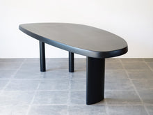 画像をギャラリービューアに読み込む, シャルロット・ペリアンのテーブル 自由な形シリーズ Charlotte Perriand Forme Libre Table 大きなダイニングテーブル デザイナーズテーブル テーブルの細い方から
