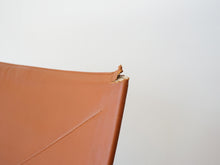 画像をギャラリービューアに読み込む, Poul Kjærholm PK22 Chair leather ekc vintage ポールケアホルム イージーチェア  EKC製ヴィンテージ レザー 椅子の背もたれにレザーの破れあり

