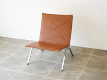 画像をギャラリービューアに読み込む, Poul Kjærholm PK22 Chair leather ekc vintage ポールケアホルム イージーチェア  EKC製ヴィンテージ レザー 椅子のやや上から
