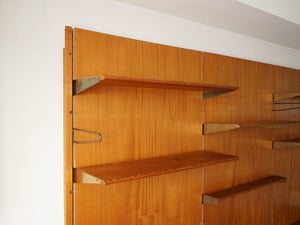 フィンユール ボヴィルケ製のウォールユニット 北欧ヴィンテージ 壁付け棚 Finn Juhl BO71 Bovirke wall shelving system 壁面と柱と棚板で構成される