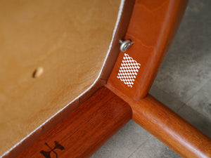 Hans J. Wegne  JH503 Johannes Hansen ハンスJウェグナー ザ・チェア マホガニーとレザー 名作チェア デザイナーズチェア ヴィンテージ ウェグナーのアームチェアの裏面